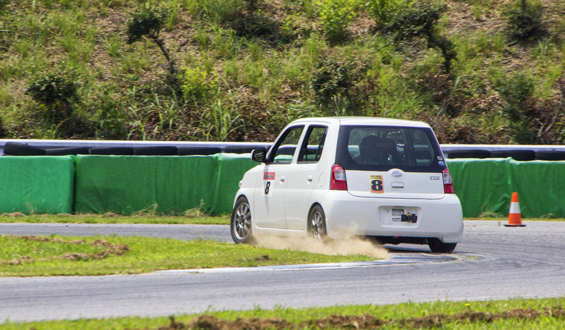 Illustration for article titled Few pics from a keicar race at Kota Circuit today...